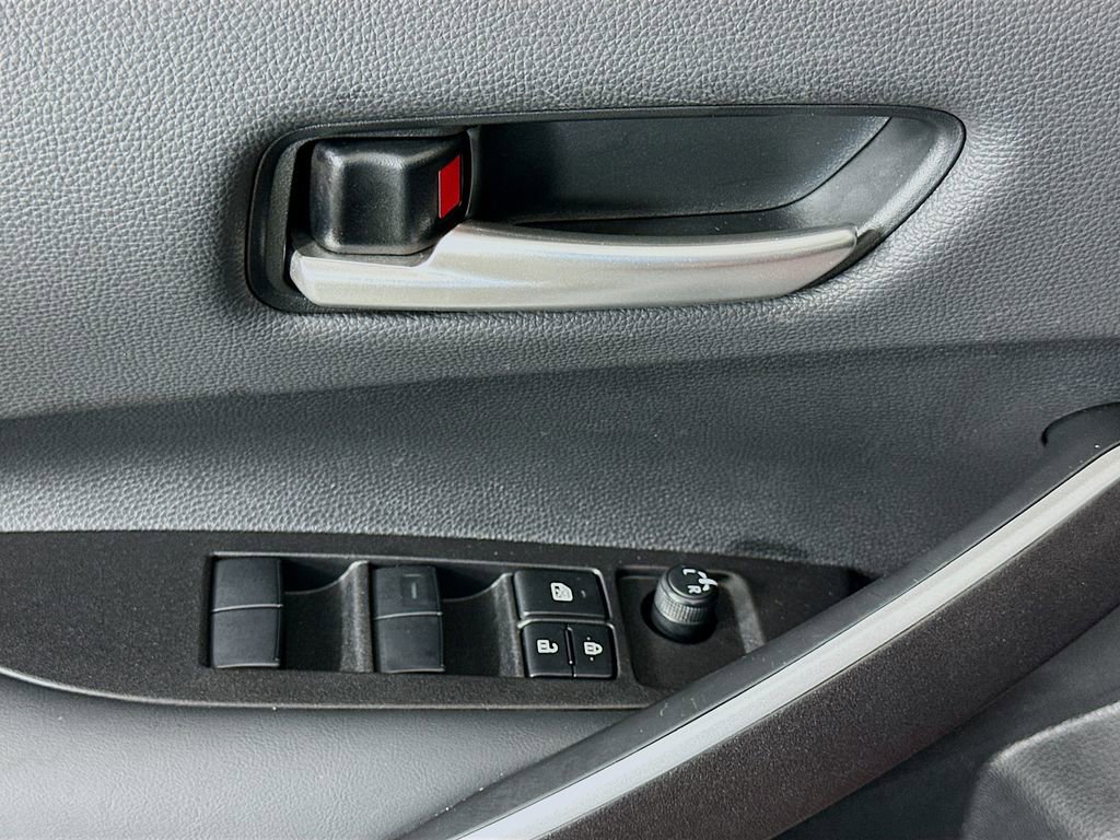 Certified 2025 Toyota Corolla SE FWD image 18