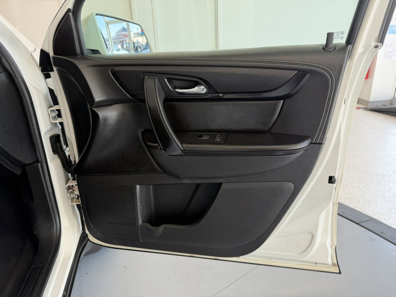 Used 2015 Chevrolet Traverse LT image 33