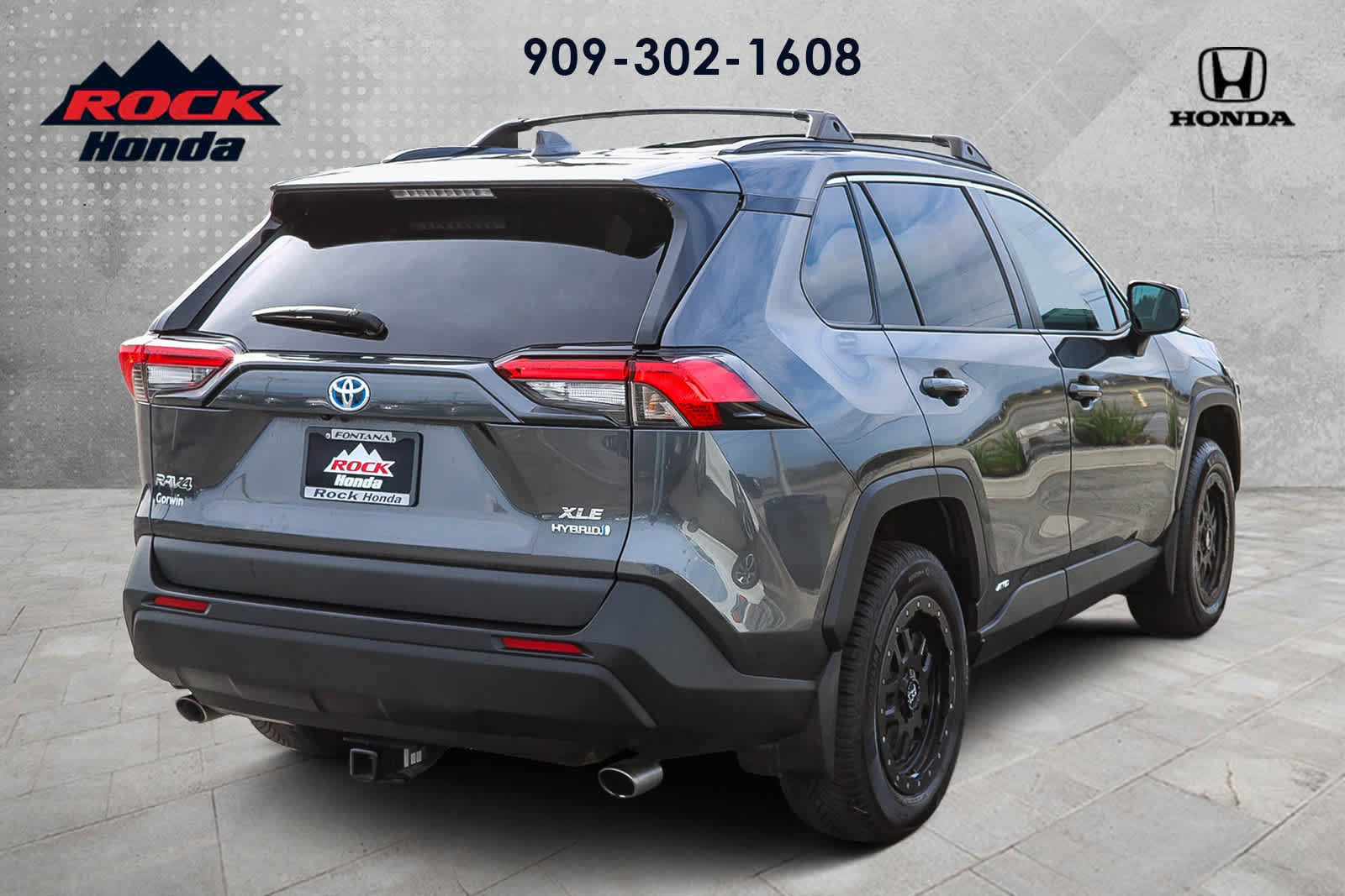 Used 2023 Toyota RAV4 XLE image 4