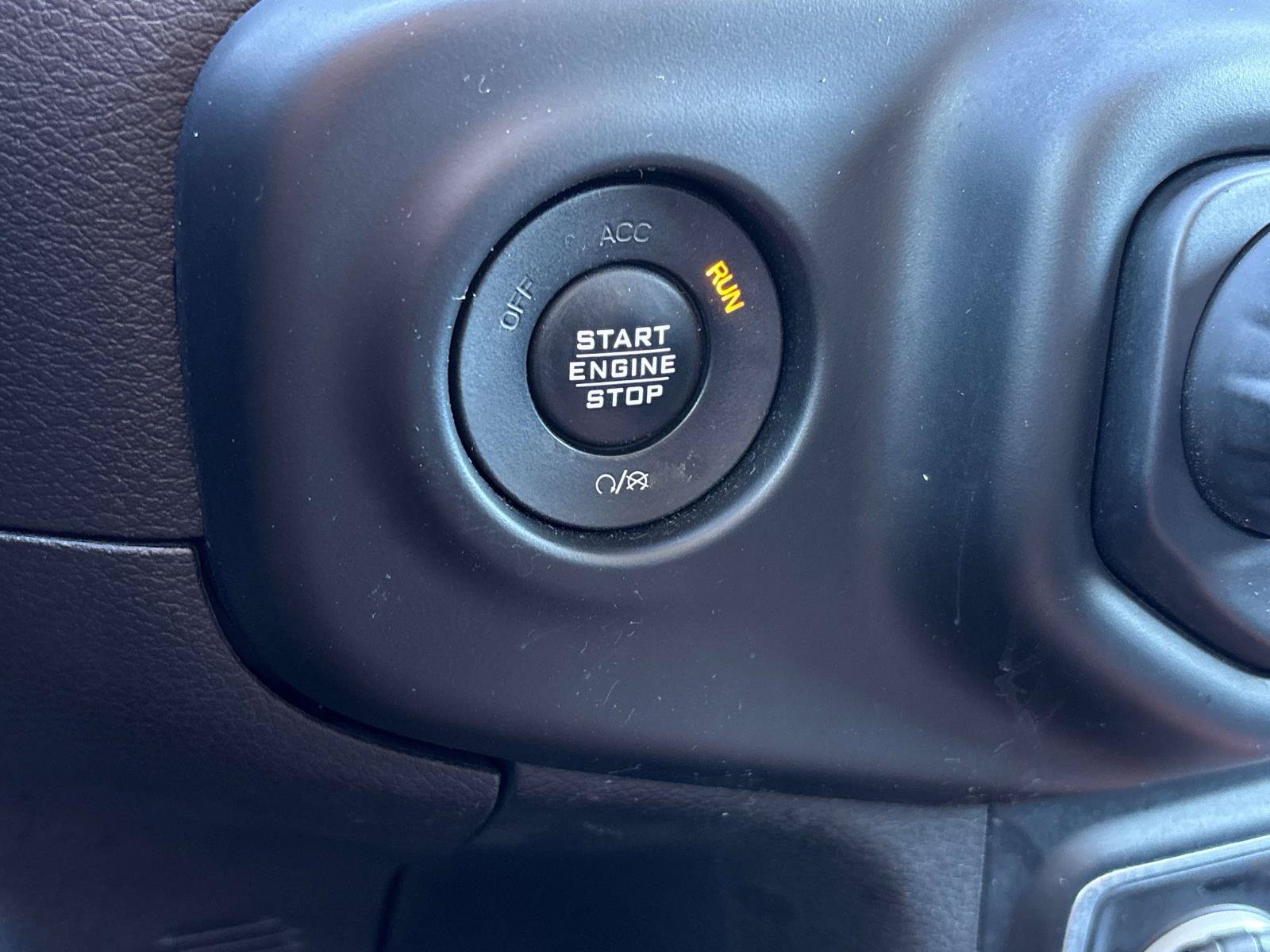 Used 2020 Jeep Gladiator Overland AWD/4WD image 25