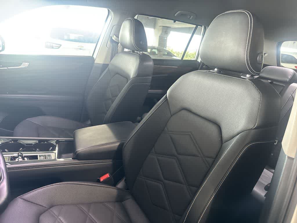 Used 2025 Volkswagen Atlas SE FWD image 13
