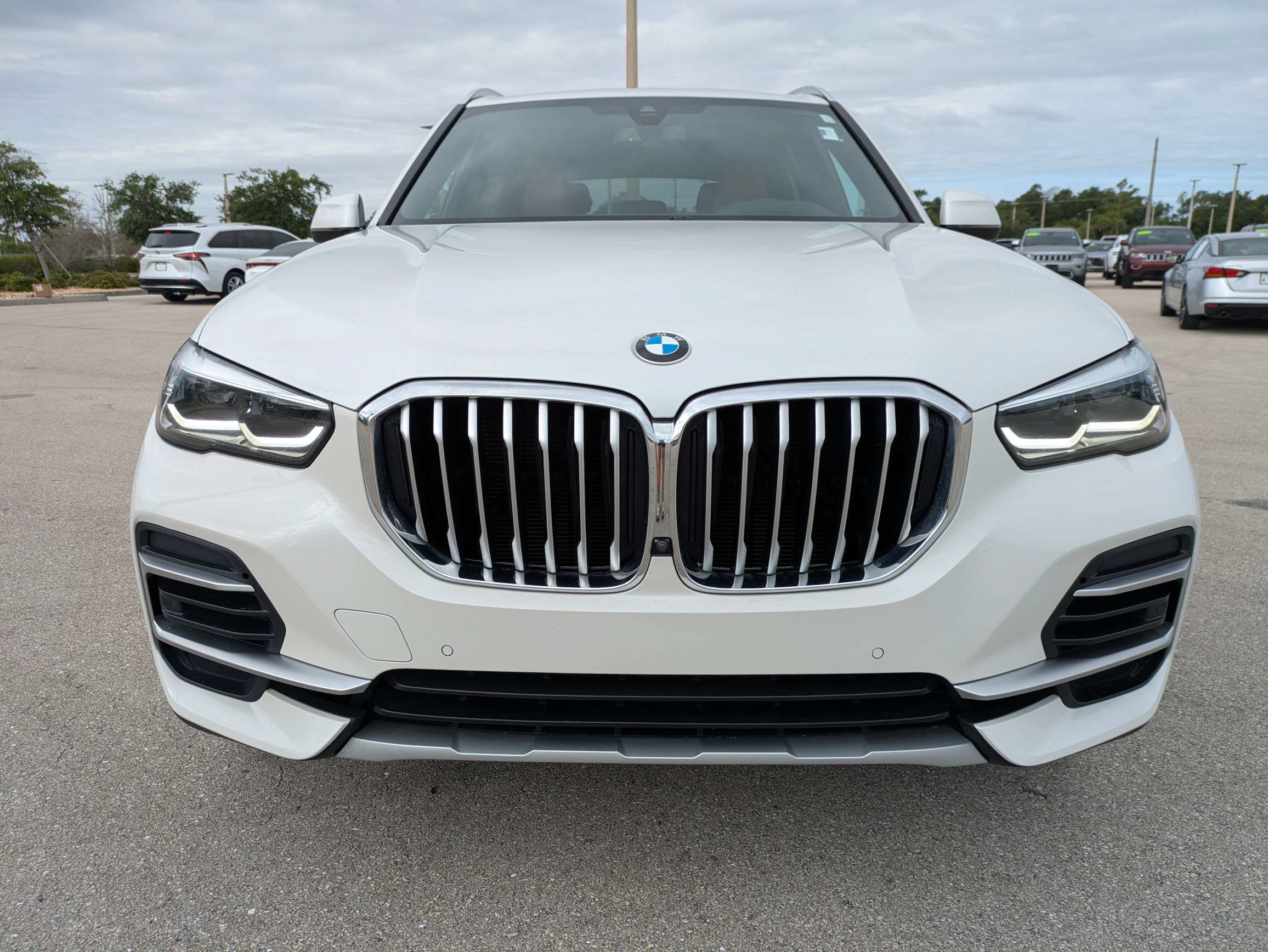 Used 2023 BMW X5 xDrive40i w/ Premium Package AWD/4WD image 3
