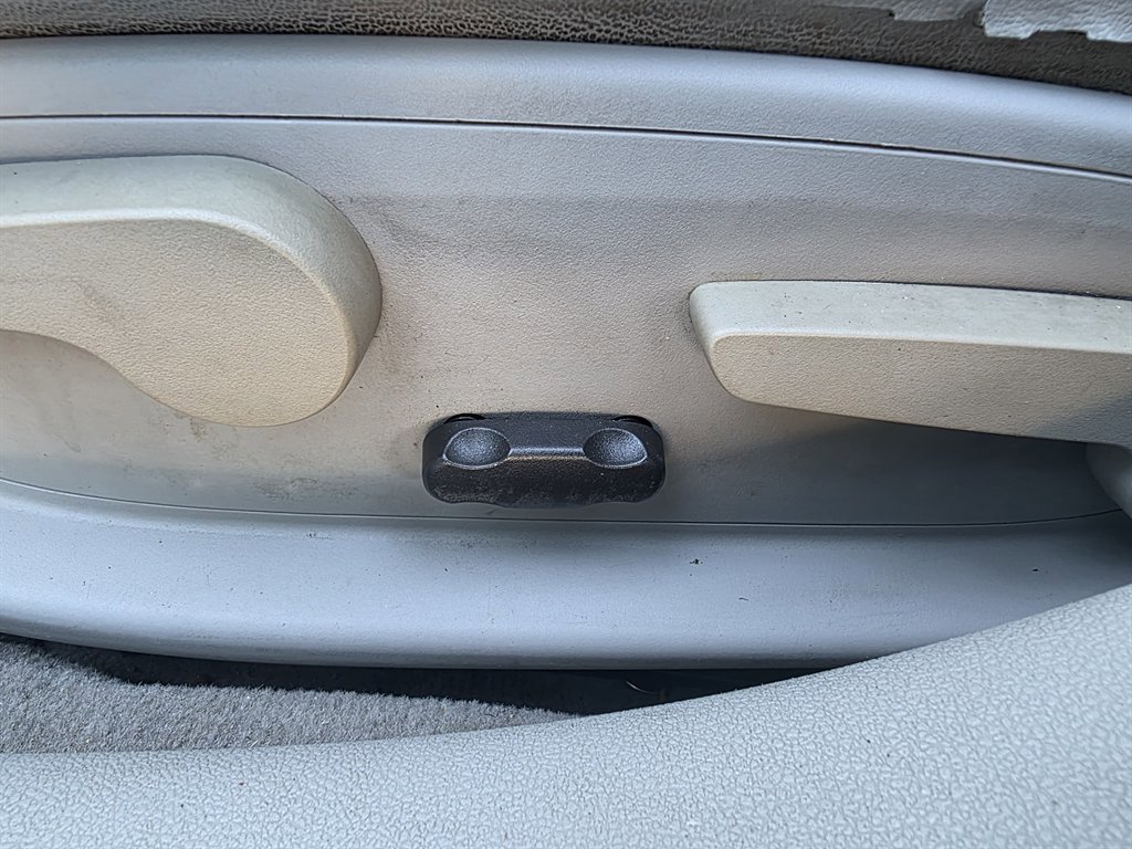 Used 2010 Chevrolet Impala LT w/ Luxury Edition Package image 17