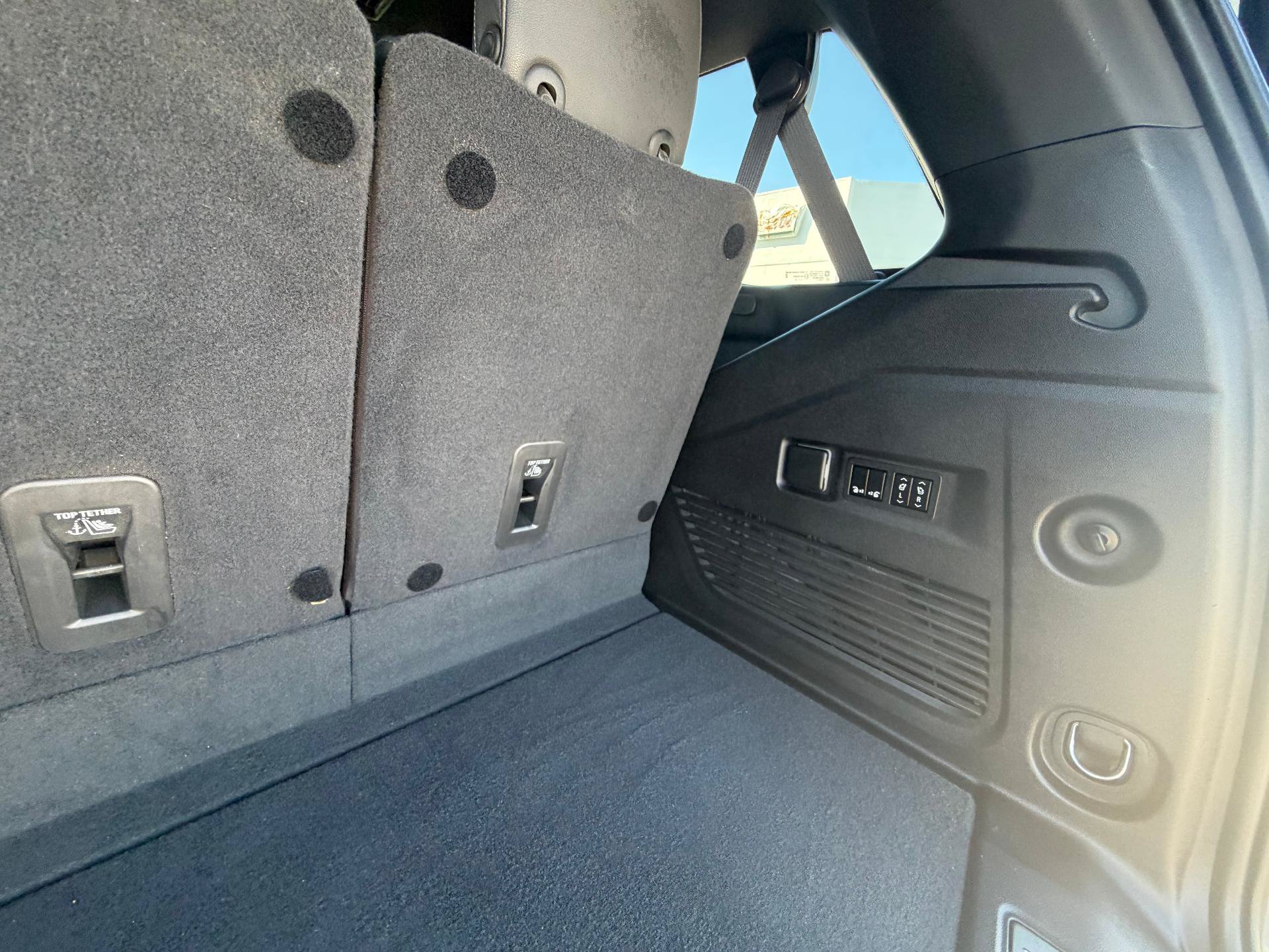 Used 2022 Chevrolet Tahoe Z71 w/ Z71 Off-Road Package AWD/4WD image 15