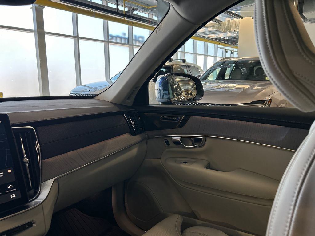 Certified 2025 Volvo XC90 T8 Ultra image 27