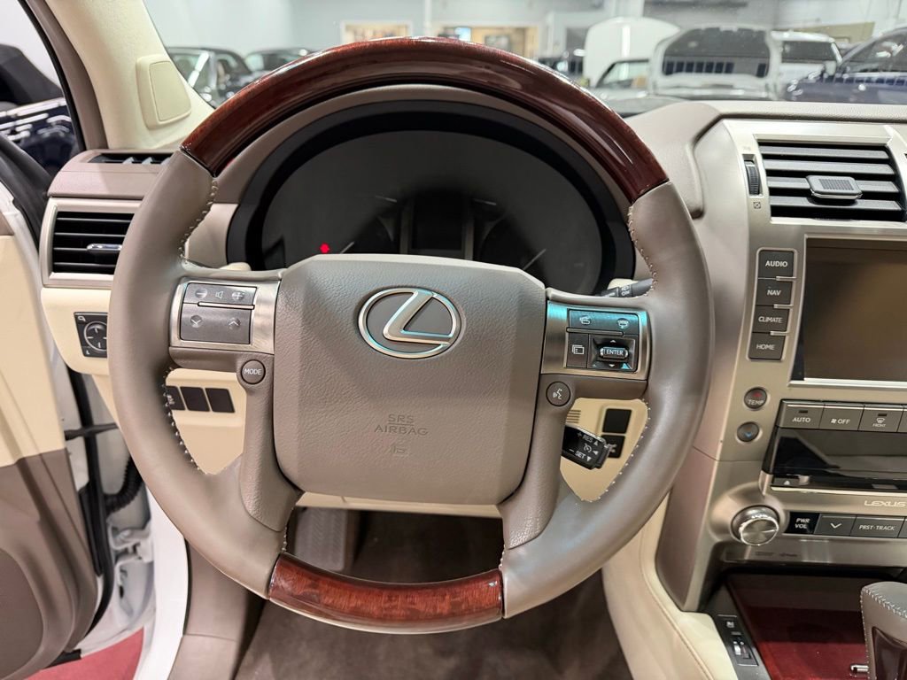 Used 2015 Lexus GX 460 w/ Premium Package image 40