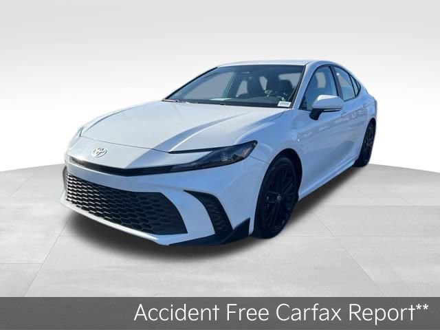 Used 2025 Toyota Camry SE image 3