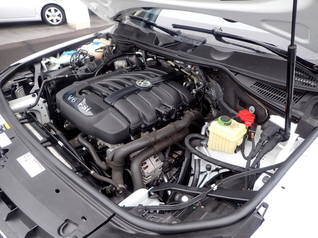 Used 2014 Volkswagen Touareg VR6 image 24