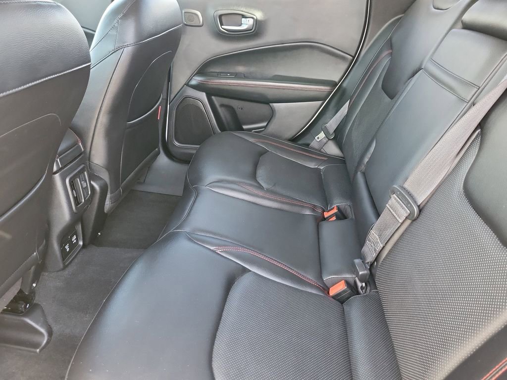 Used 2017 Jeep Compass Trailhawk w/ Leather Interior Group AWD/4WD image 12