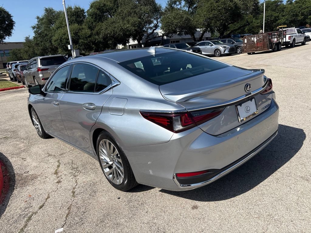 Certified 2022 Lexus ES 300h Ultra Luxury w/ Accessory Package 2 FWD image 3