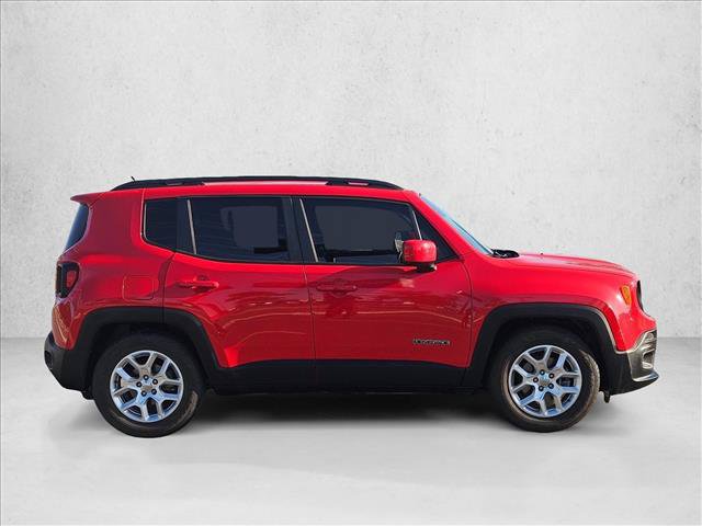 Used 2017 Jeep Renegade Latitude FWD image 4