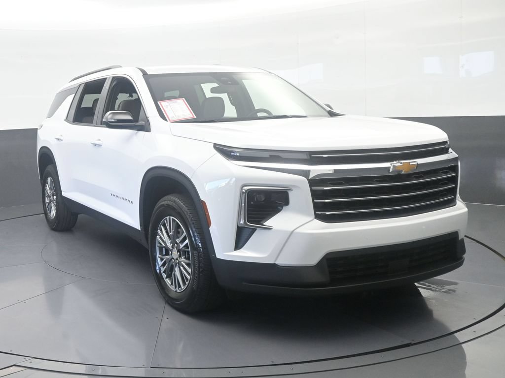 Used 2025 Chevrolet Traverse LT FWD image 9