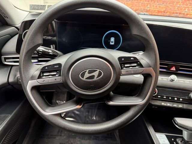 Used 2024 Hyundai Elantra SEL image 14