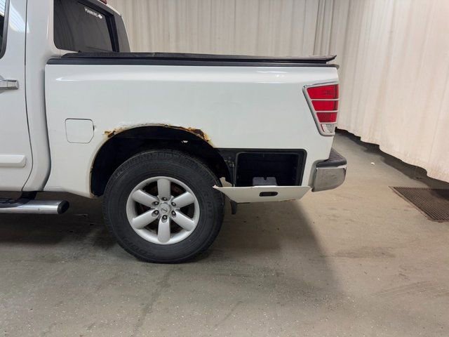 Used 2013 Nissan Titan SV image 11