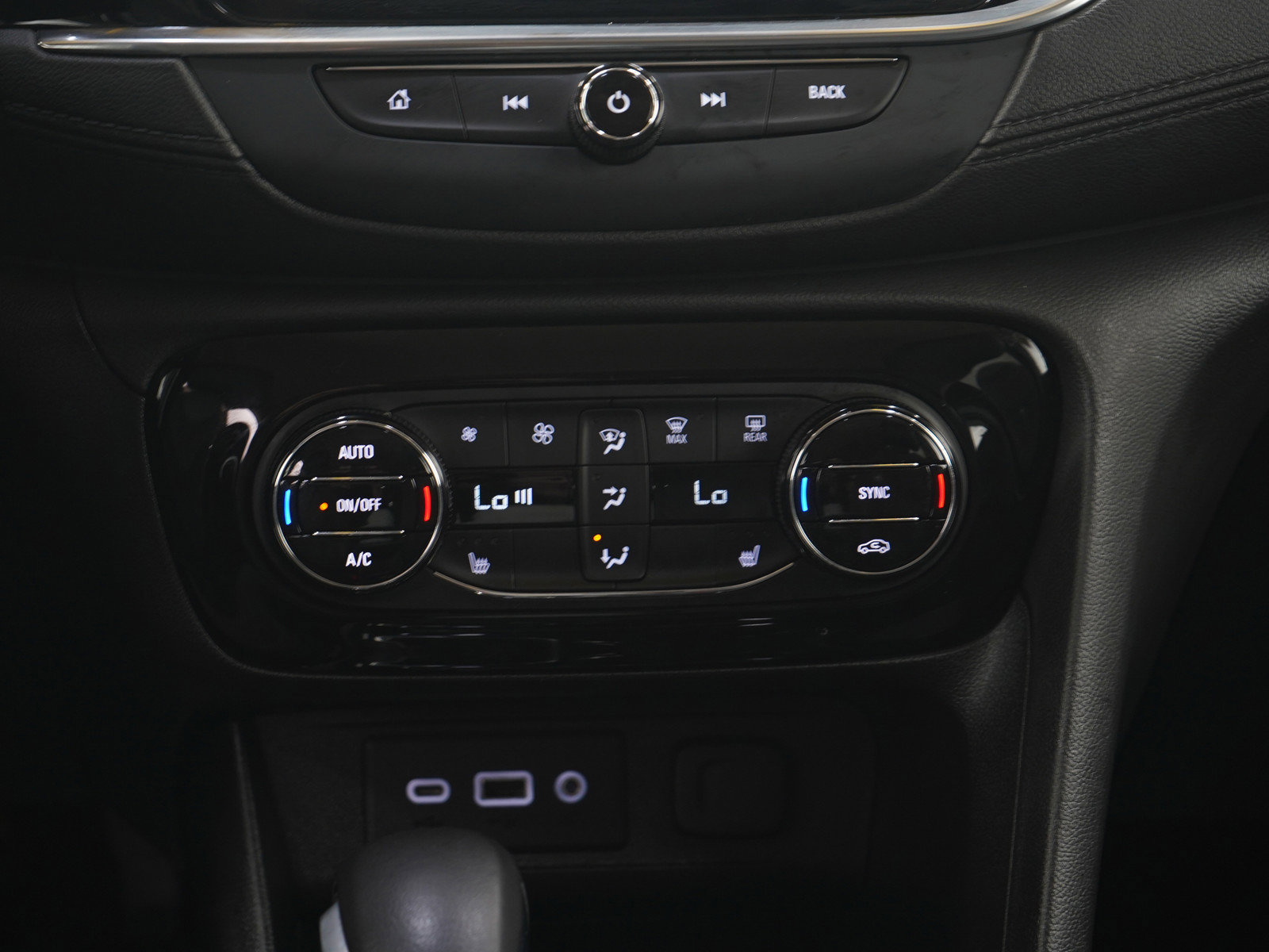Used 2021 Buick Encore GX Select AWD/4WD image 19