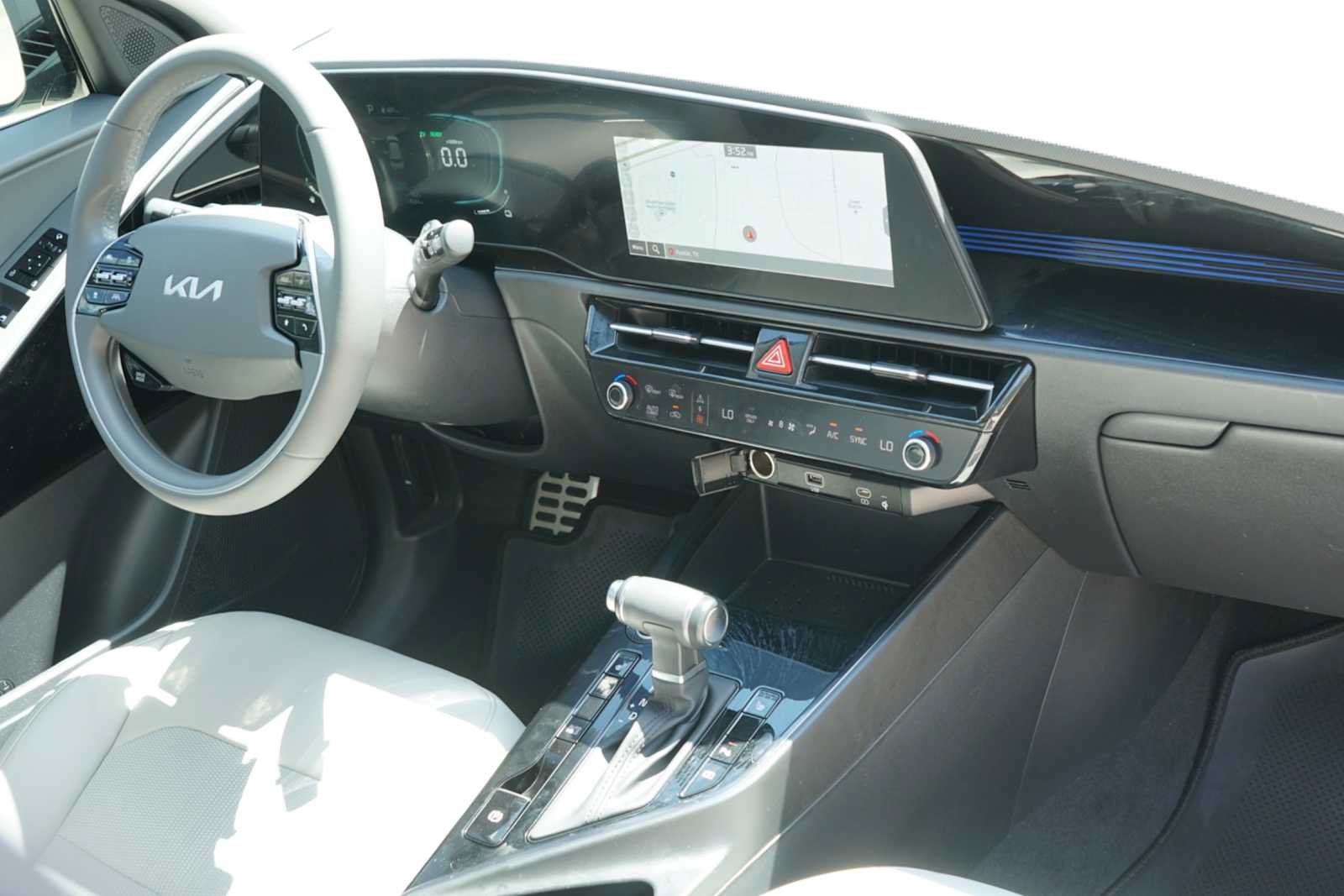 Certified 2024 Kia Niro EX Touring FWD image 23