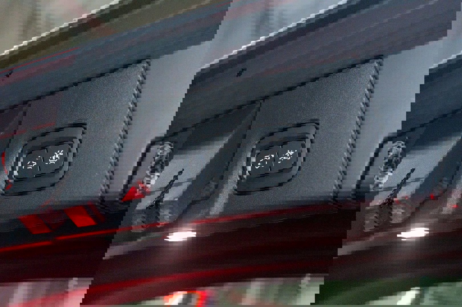 Used 2019 Volvo V90 T5 R-Design w/ Protection Package Premier image 30