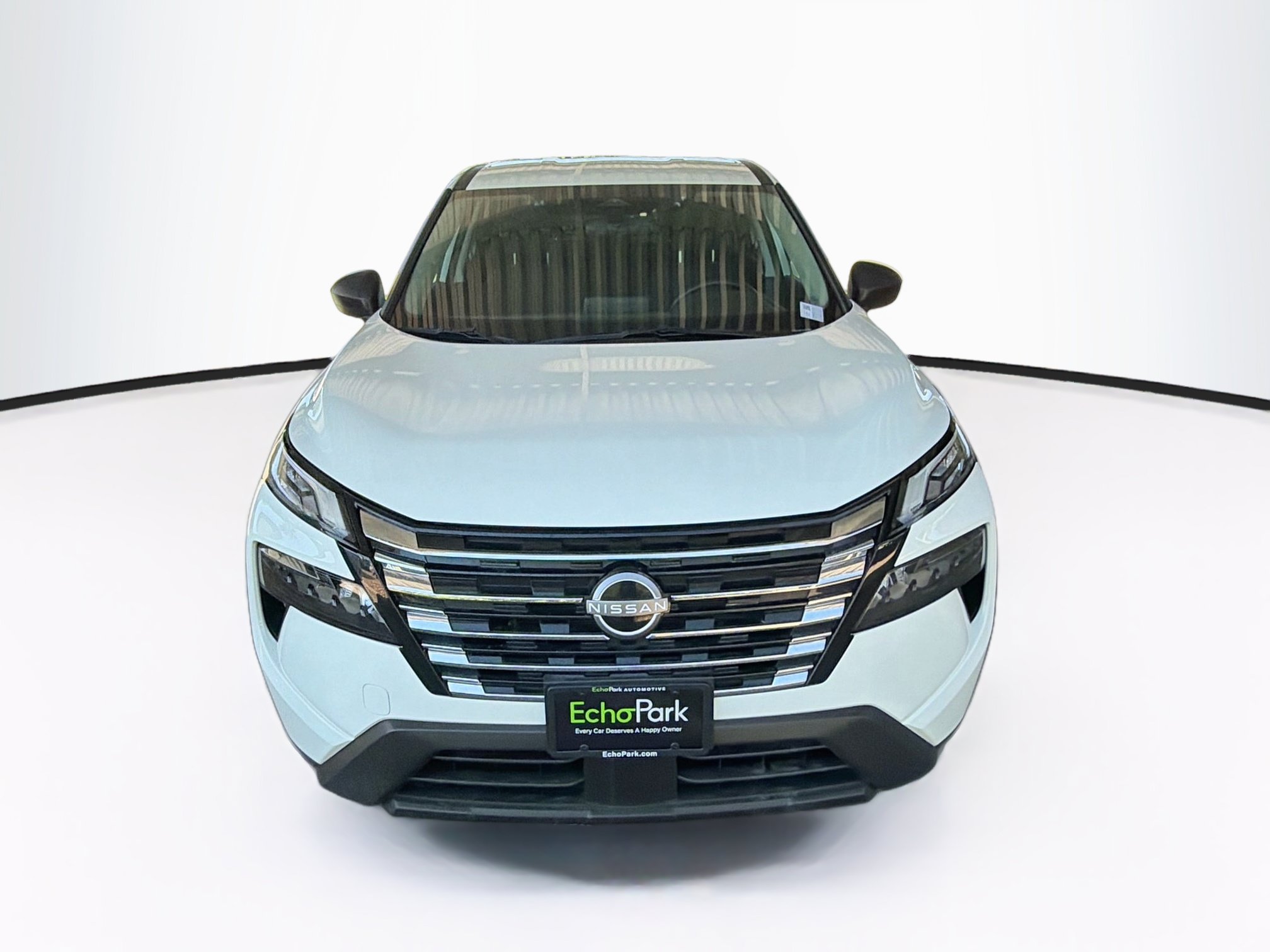 Used 2025 Nissan Rogue S AWD/4WD image 2