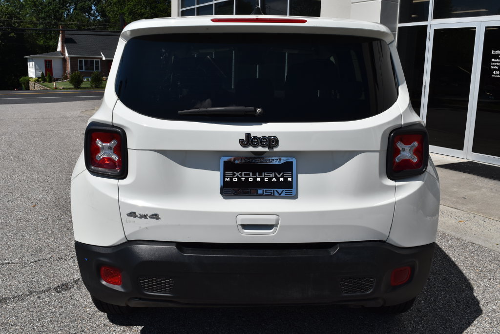 Used 2023 Jeep Renegade Latitude AWD/4WD image 6