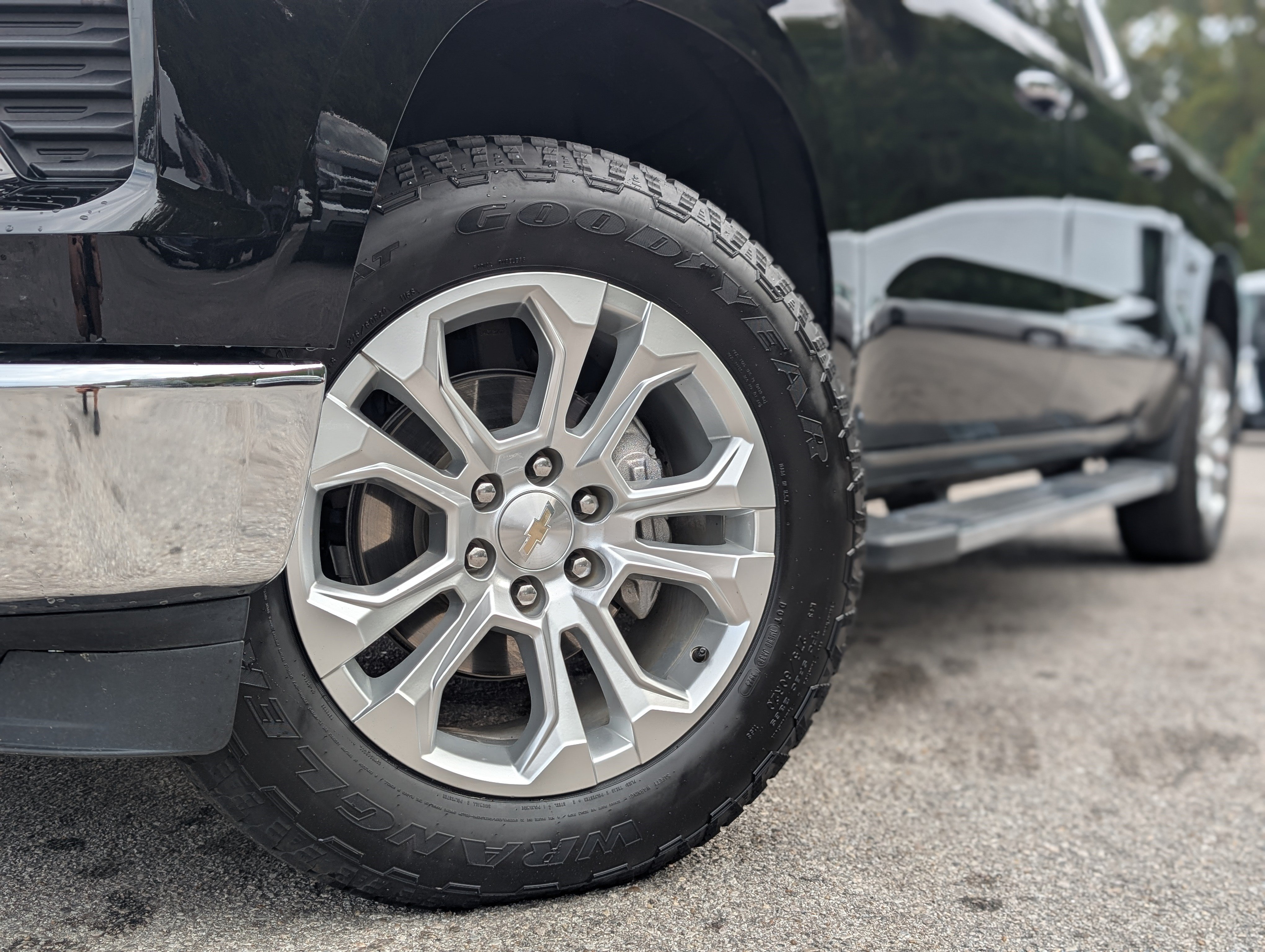 Used 2024 Chevrolet Silverado 1500 LTZ AWD/4WD image 35