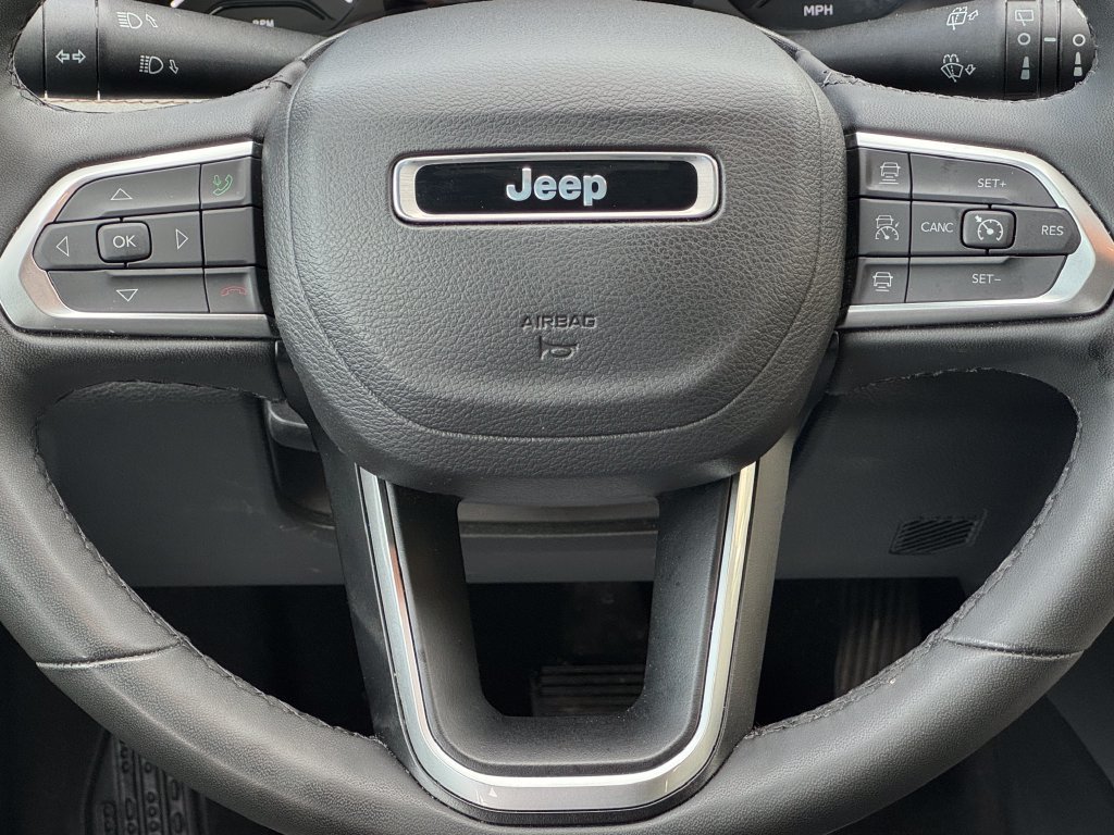 Used 2025 Jeep Compass Limited AWD/4WD image 21
