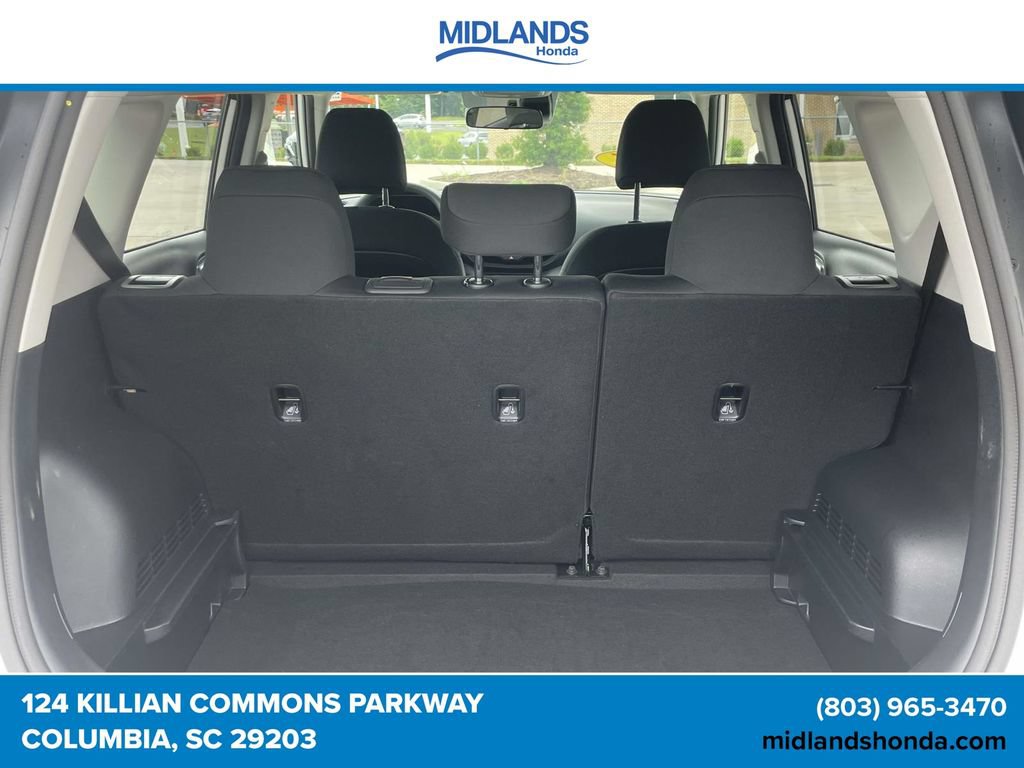 Used 2025 Kia Soul LX w/ LX Technology Package FWD image 8