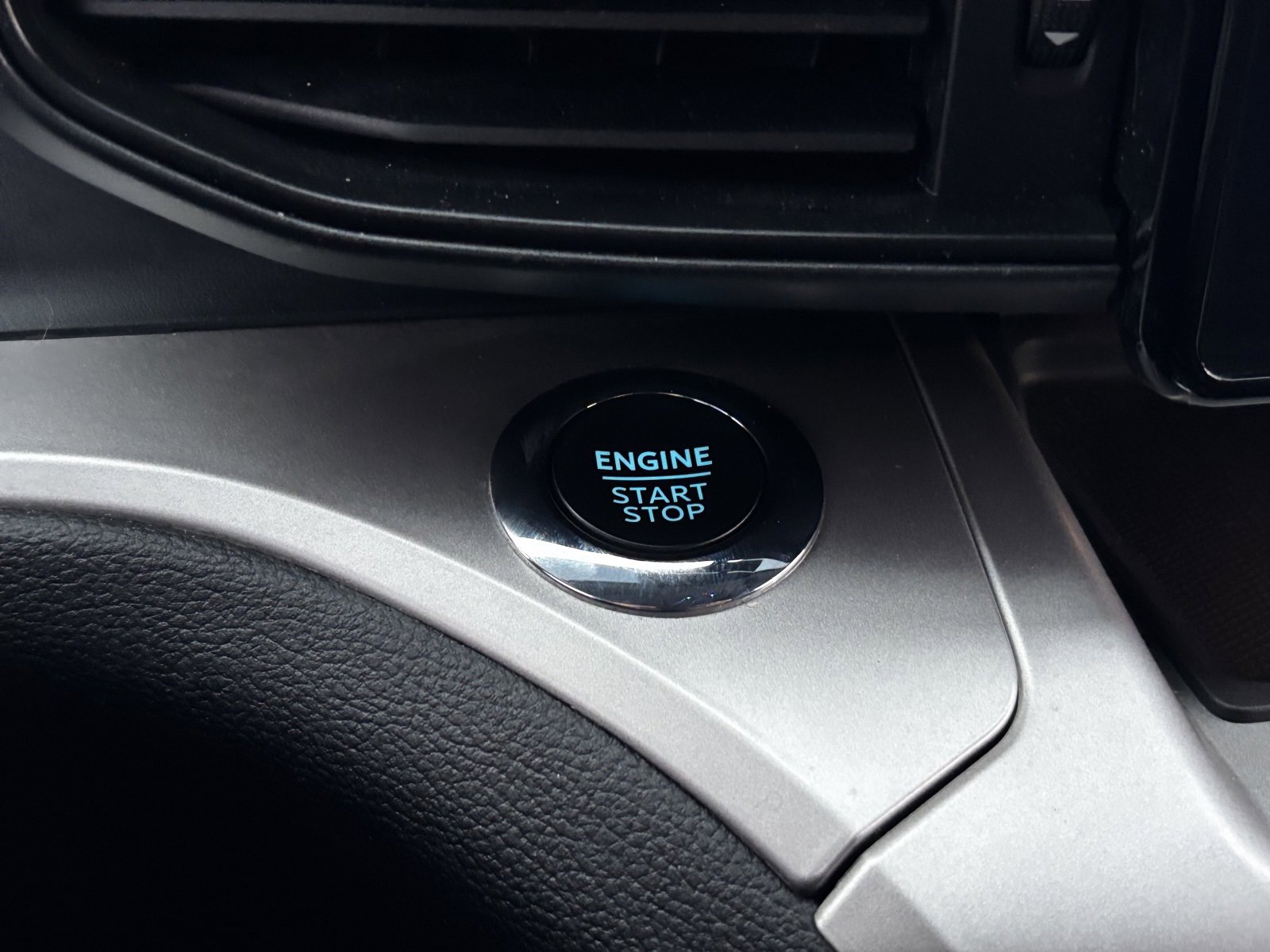 Used 2022 Ford Explorer XLT image 5