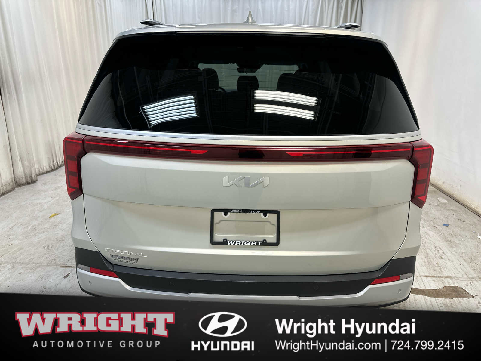 Used 2025 Kia Carnival EX FWD image 5