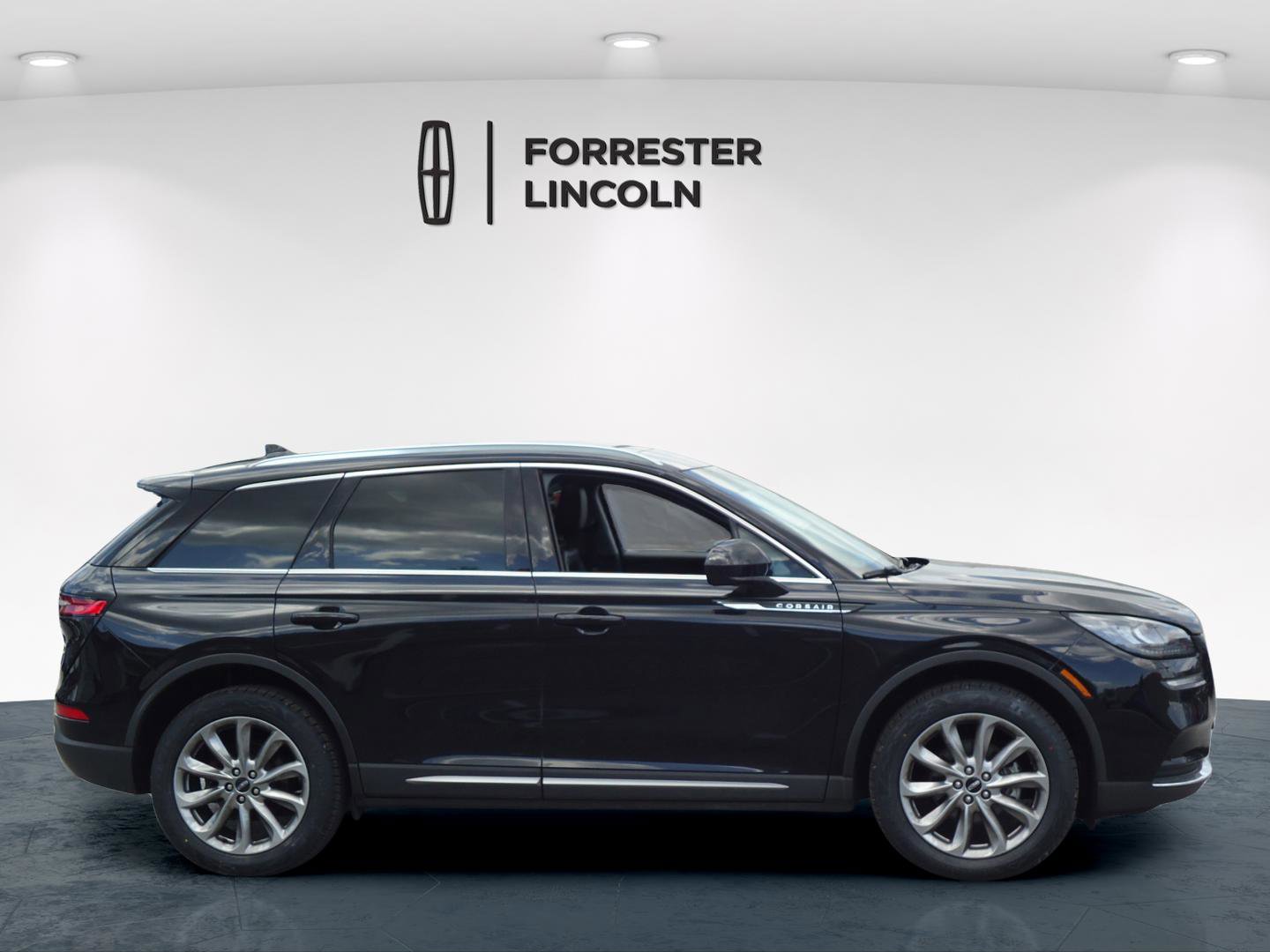 Used 2022 Lincoln Corsair AWD w/ Premium Package image 2