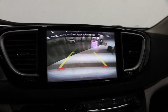 Used 2023 Chrysler Pacifica Touring-L FWD image 26