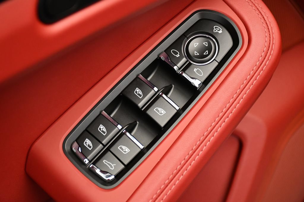 Certified 2026 Porsche Macan AWD/4WD image 38