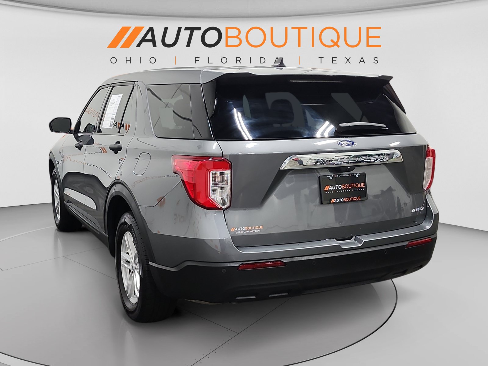 Used 2024 Ford Explorer 4WD image 3