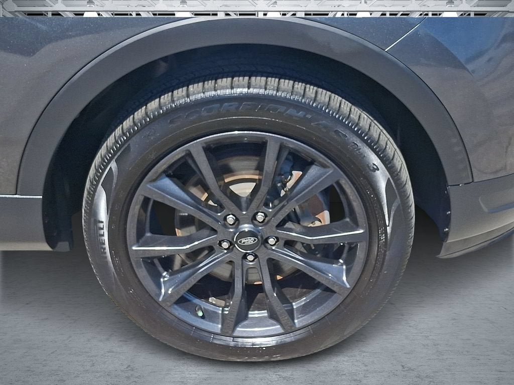 Used 2019 Ford Explorer XLT w/ Equipment Group 202A AWD/4WD image 9