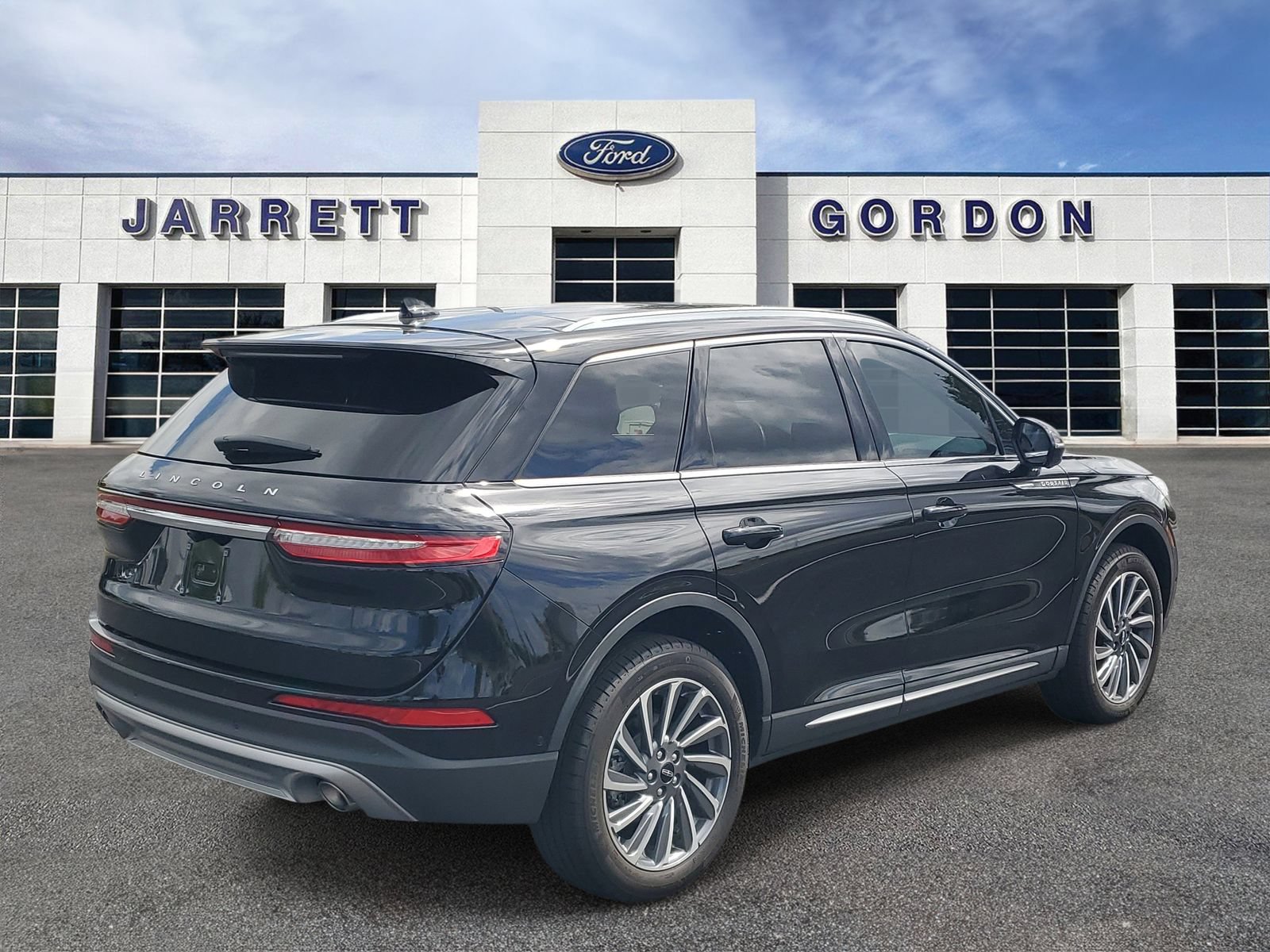 Used 2023 Lincoln Corsair Reserve w/ Equipment Group 202A AWD/4WD image 4