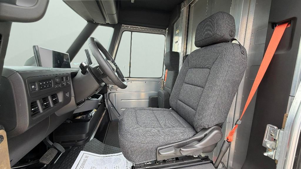 Used 2024 Chevrolet Brightdrop 400 w/ Commercial Equipment Package AWD/4WD image 17