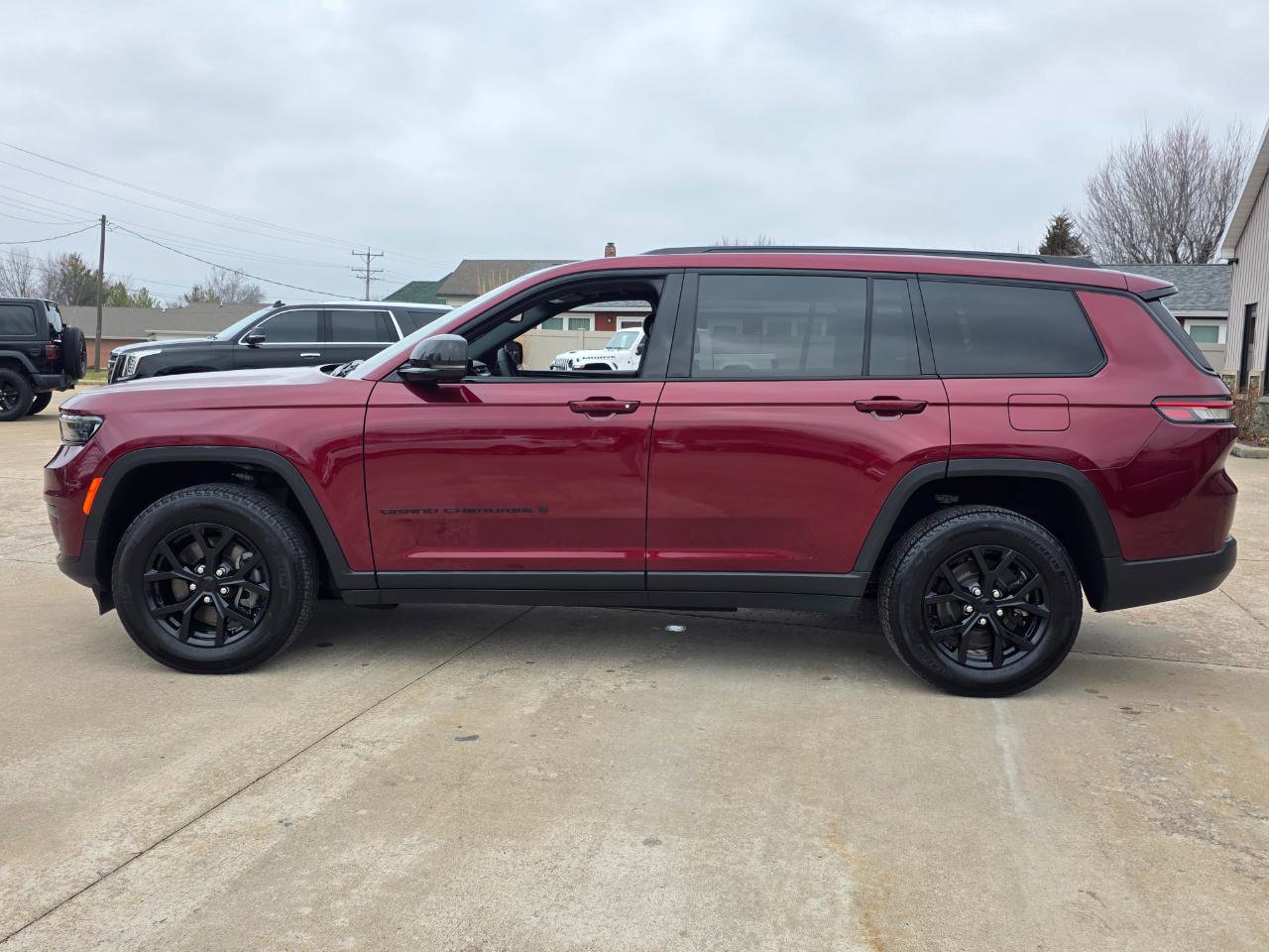 Used 2024 Jeep Grand Cherokee L Altitude image 7