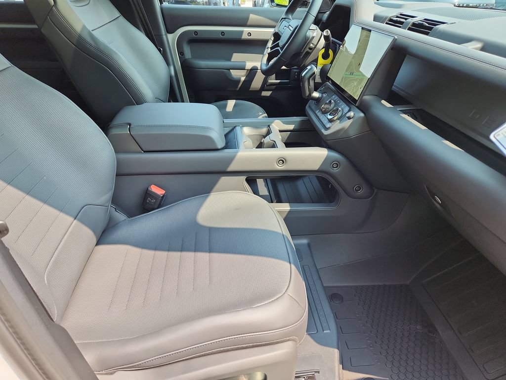 New 2026 Land Rover Defender 110 OCTA AWD/4WD image 3