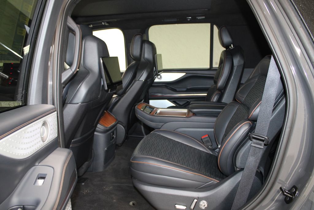 Used 2025 Lincoln Navigator Black Label AWD/4WD image 28