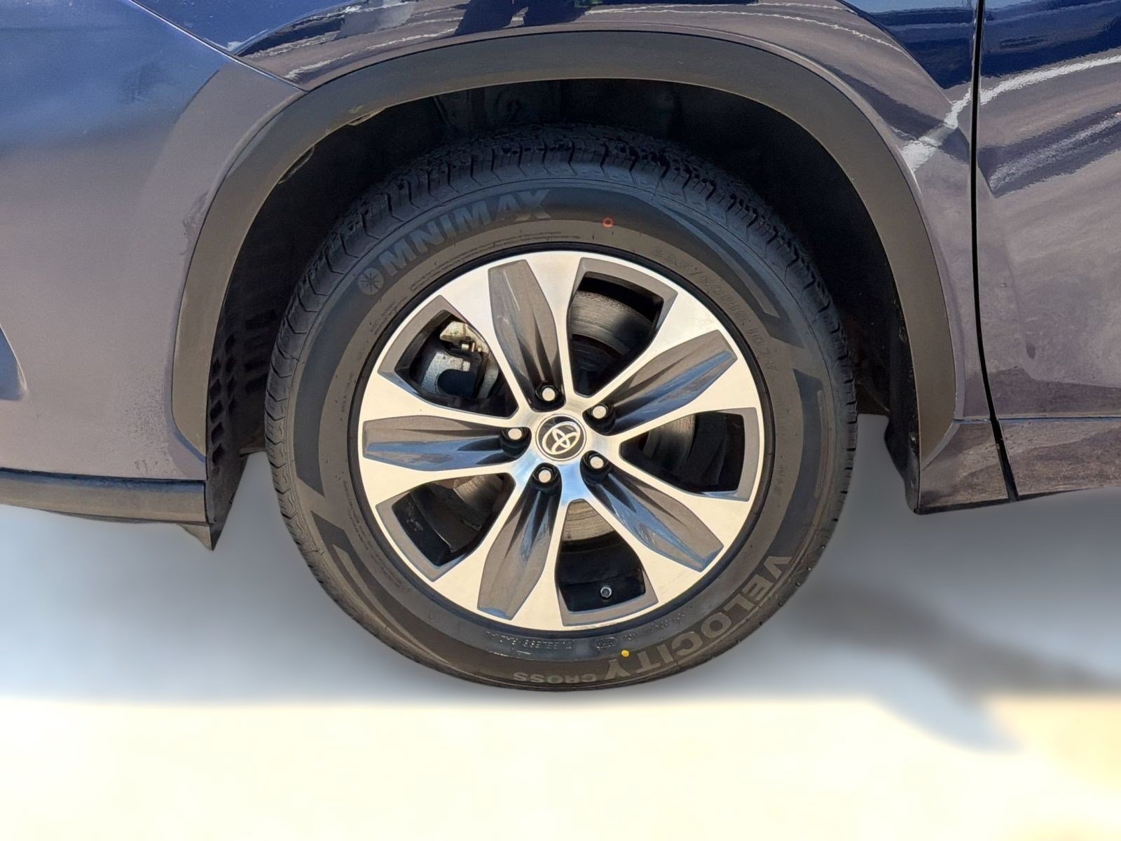 Used 2021 Toyota Highlander XLE FWD image 13
