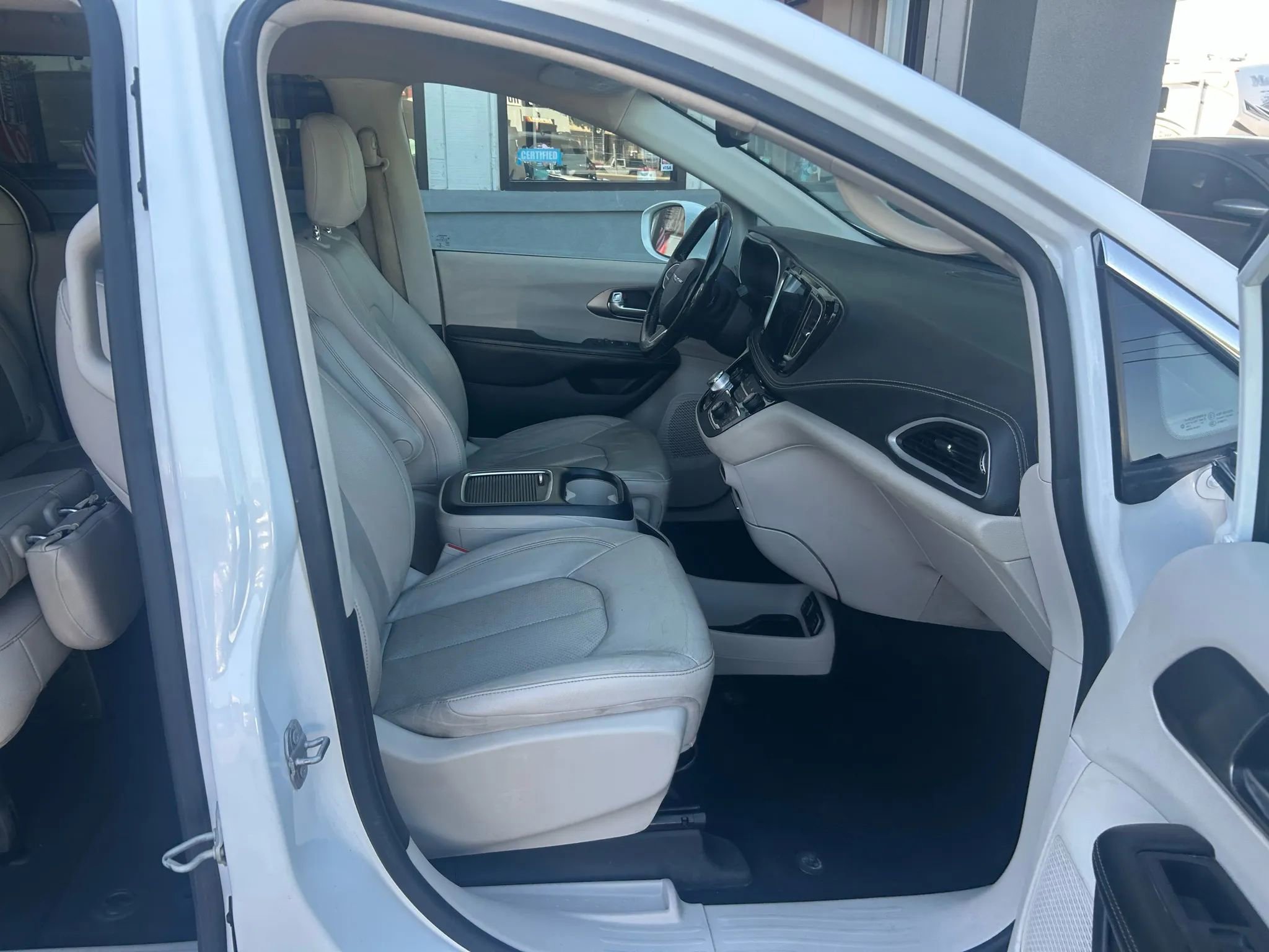 Used 2021 Chrysler Pacifica Touring-L image 29