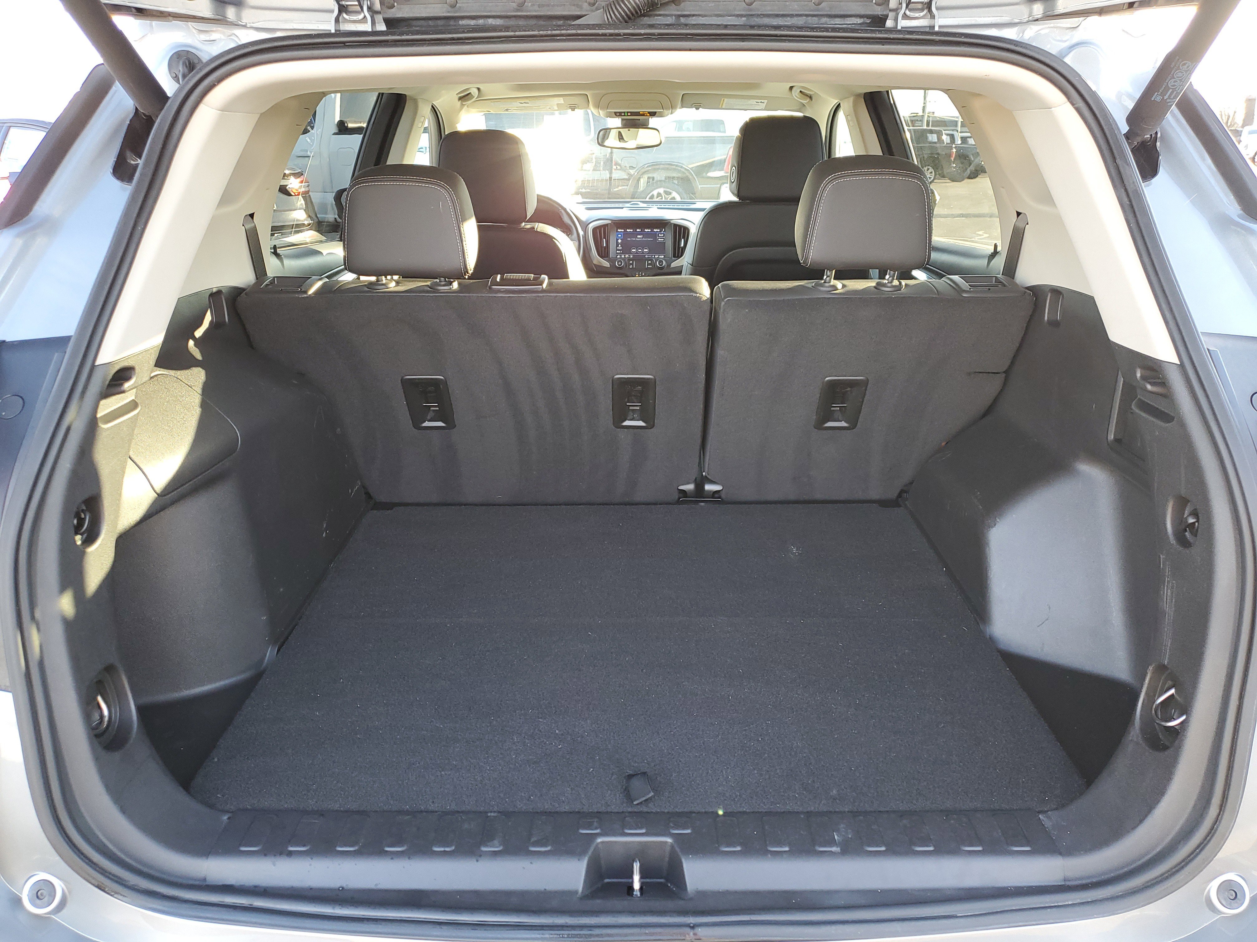 Used 2023 GMC Terrain Denali image 9