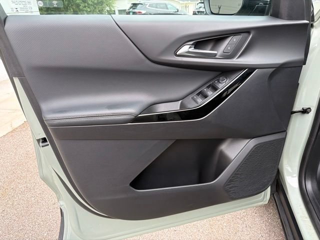 Used 2025 Chevrolet Equinox LT w/ Safety and Technology Package FWD image 19