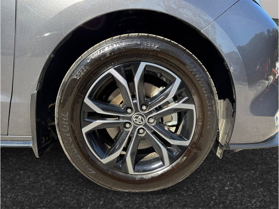 Used 2025 Toyota Sienna Platinum AWD/4WD image 13