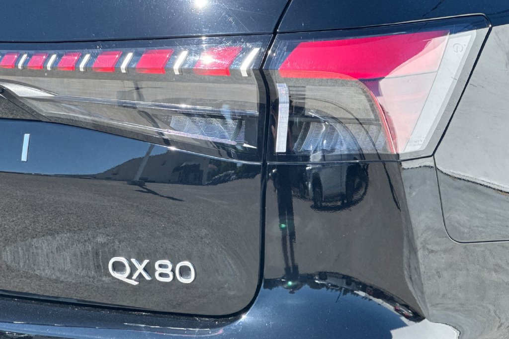 Certified 2025 INFINITI QX80 Luxe RWD image 26
