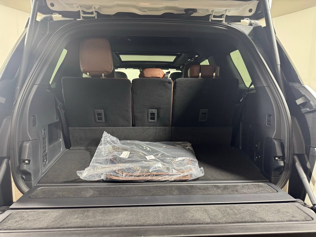 New 2026 Lincoln Navigator Reserve AWD/4WD image 24