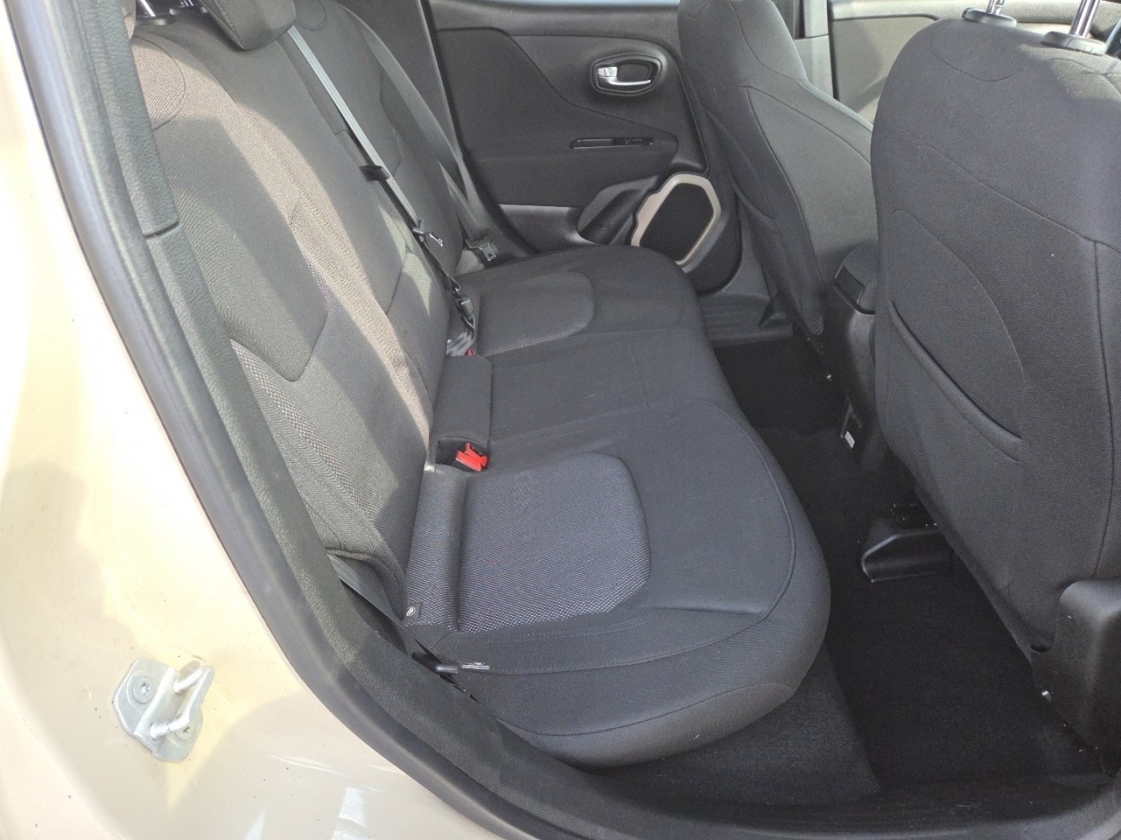 Used 2016 Jeep Renegade Latitude image 21