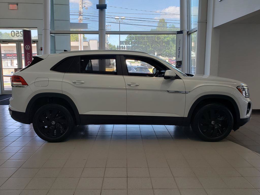 New 2026 Volkswagen Atlas Cross Sport SE AWD/4WD image 2