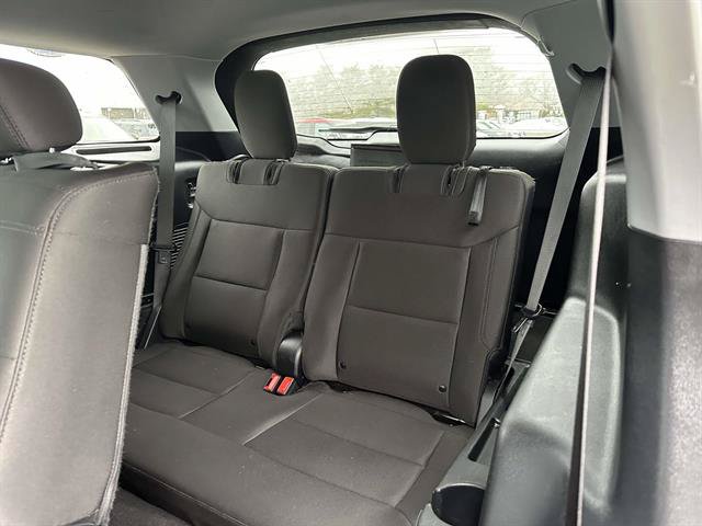 Used 2023 Ford Explorer XLT AWD/4WD image 32
