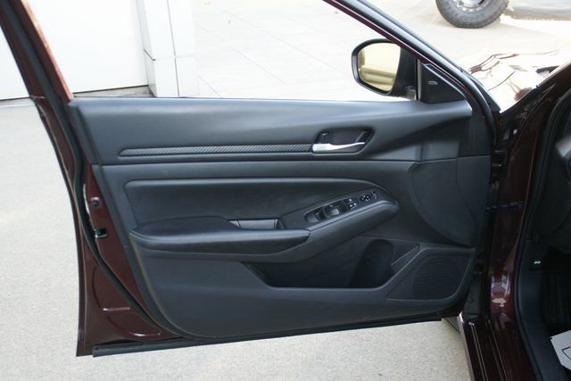 Used 2024 Nissan Altima 2.5 SV image 12