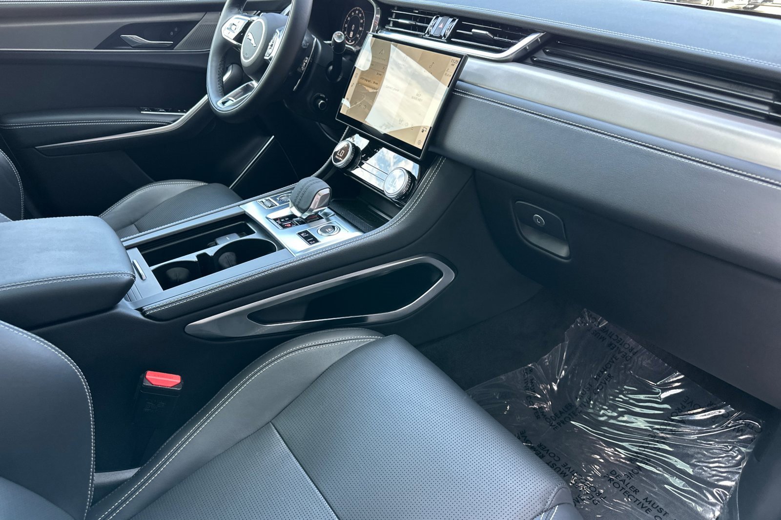 Used 2025 Jaguar F-PACE R-Dynamic S image 17